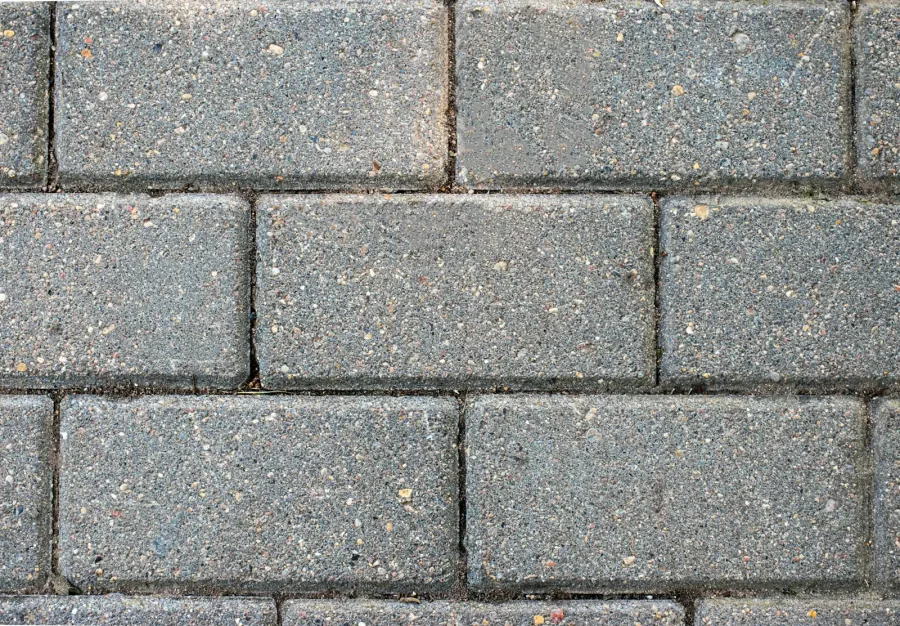 Plac manewrowy przy budynku usługowym